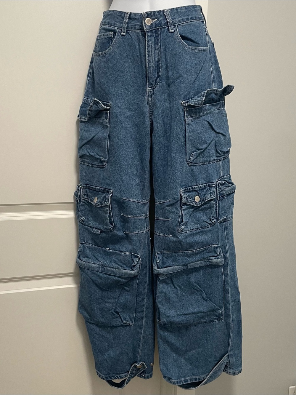 Forever 21 Premium Multi-Pocket Wide-Leg Cargo Women’s Jeans
